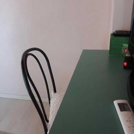 Vite Dipinte 1 Bilocale In Langa Apartment โนเวลโล ภายนอก รูปภาพ