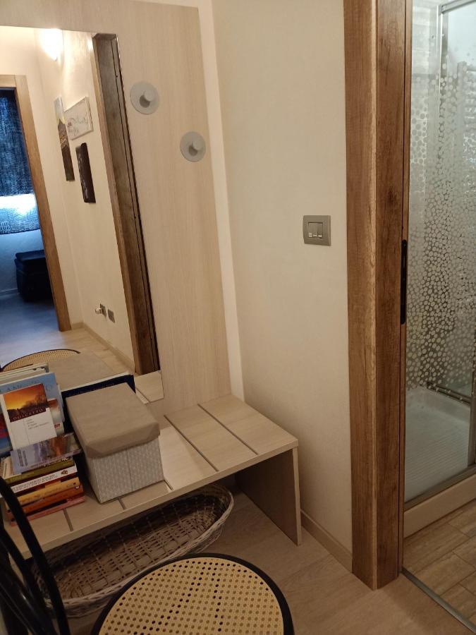 Vite Dipinte 1 Bilocale In Langa Apartment โนเวลโล ภายนอก รูปภาพ