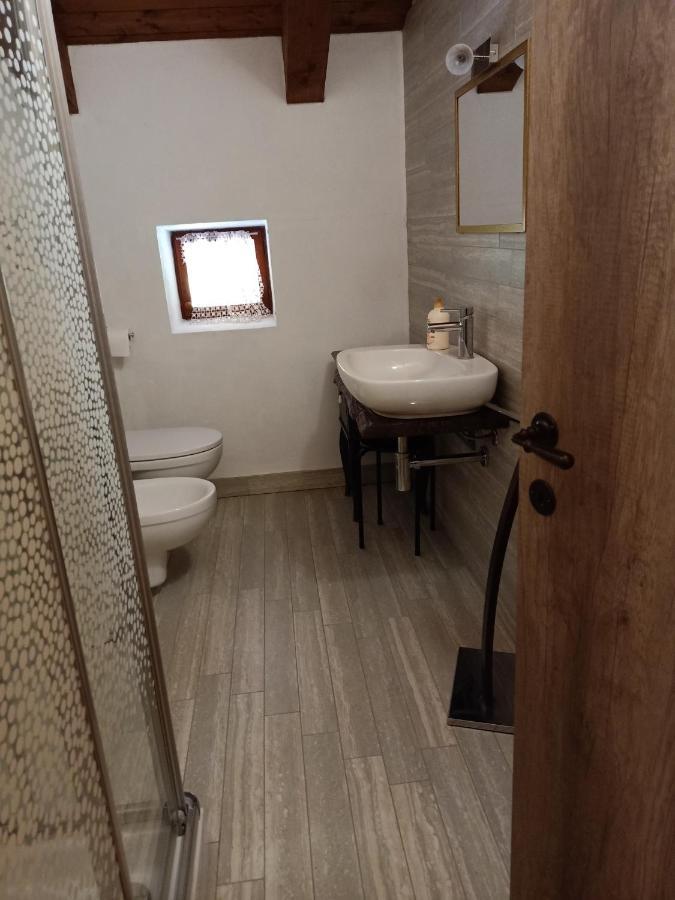 Vite Dipinte 1 Bilocale In Langa Apartment โนเวลโล ภายนอก รูปภาพ