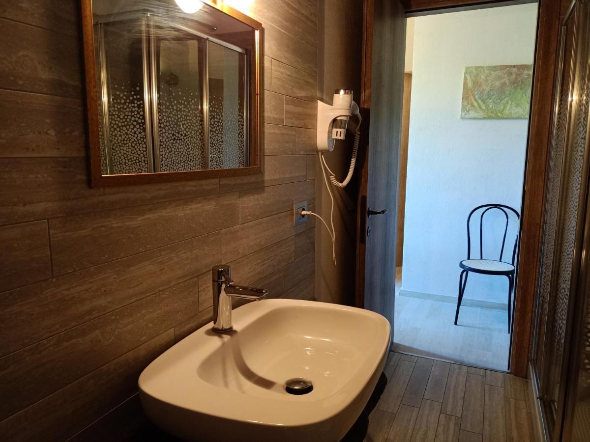 Vite Dipinte 1 Bilocale In Langa Apartment โนเวลโล ภายนอก รูปภาพ
