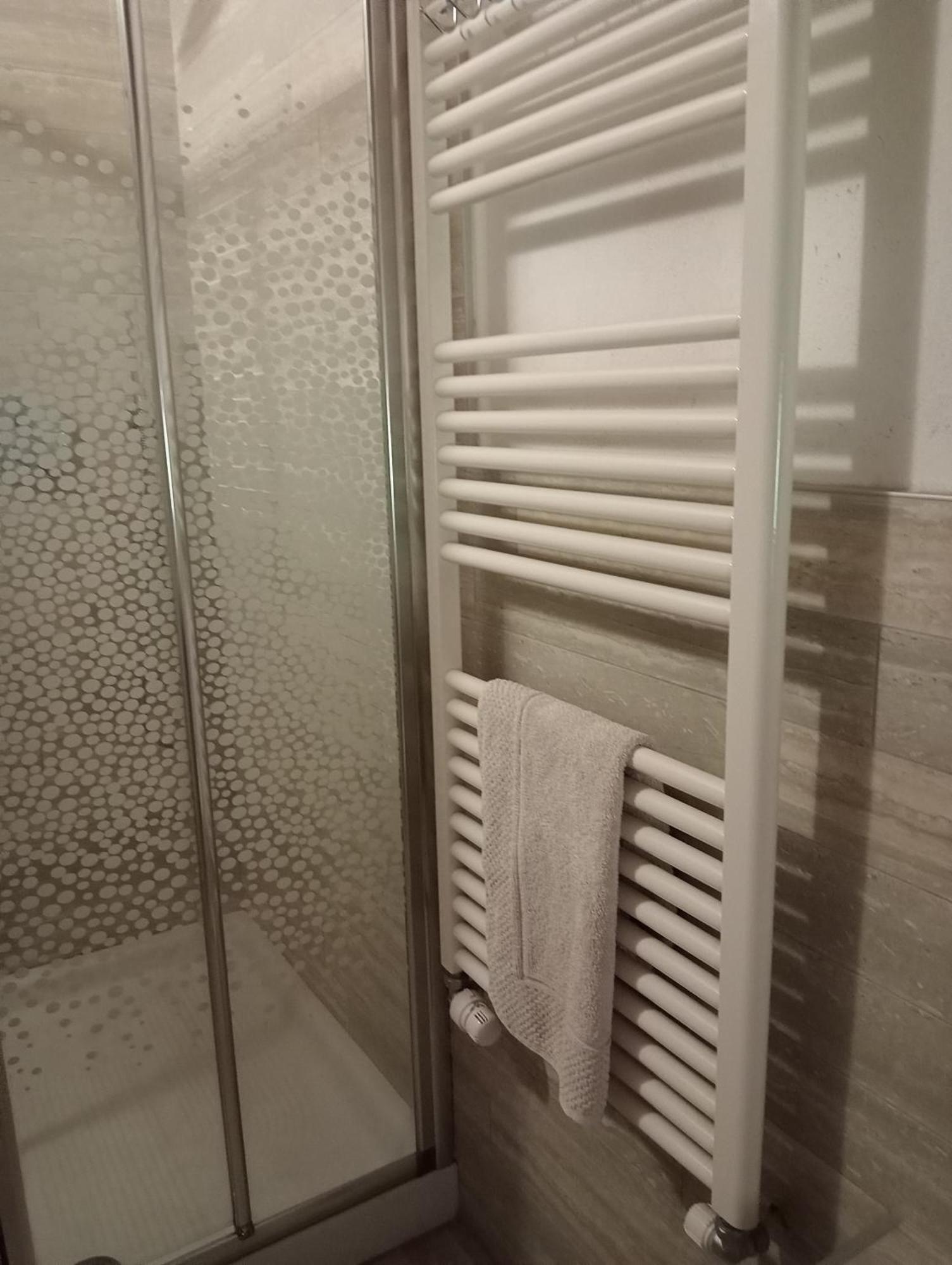 Vite Dipinte 1 Bilocale In Langa Apartment โนเวลโล ภายนอก รูปภาพ