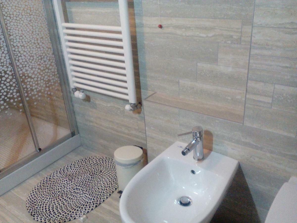 Vite Dipinte 1 Bilocale In Langa Apartment โนเวลโล ภายนอก รูปภาพ
