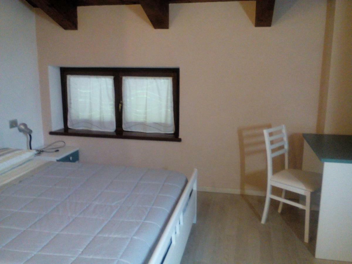 Vite Dipinte 1 Bilocale In Langa Apartment โนเวลโล ภายนอก รูปภาพ